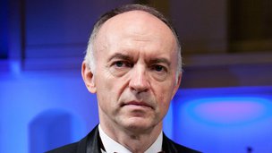 Сергею Скрипке, художественному руководителю и главному дирижеру Российского государственного симфонического оркестра